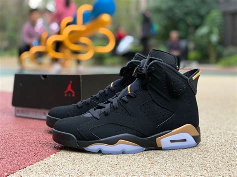 black and gold jordans 6s